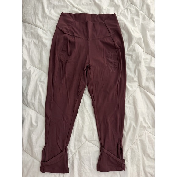 Gymshark Pants - Gymshark Women's Berry Studio cropped Leggings Crossover Size Small
